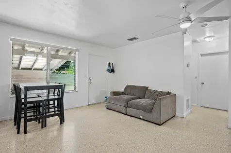 313 Sw 7th Street Hallandale Beach FL 33009