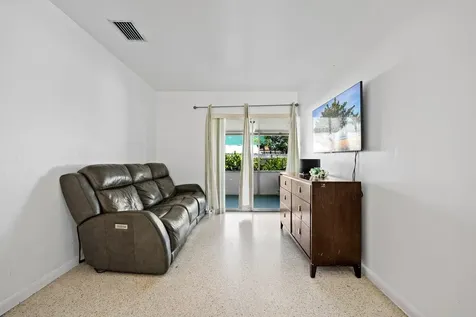 313 Sw 7th Street Hallandale Beach FL 33009