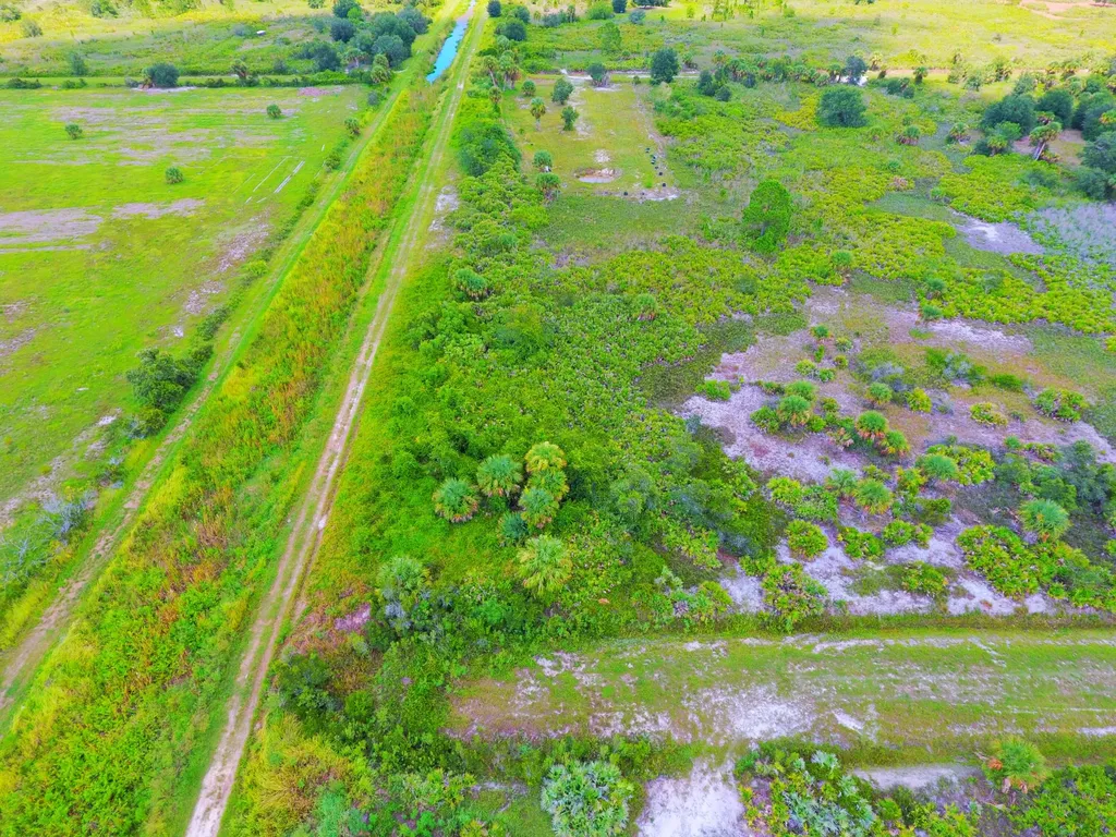 21591 NW 282nd Street Okeechobee FL 34972