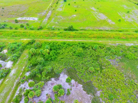 21591 NW 282nd Street Okeechobee FL 34972