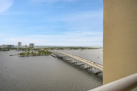 2640 Lake Shore Drive Riviera Beach FL 33404