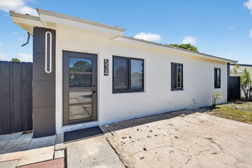 534 W Martin Luther King Jr Boulevard Boynton Beach FL 33435