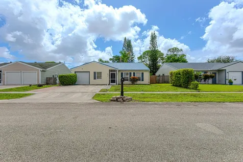 5018 E Canal Circle Lake Worth FL 33467