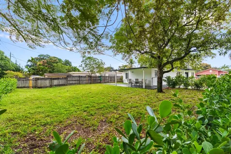 12805 Nw 6th Avenue North Miami FL 33168