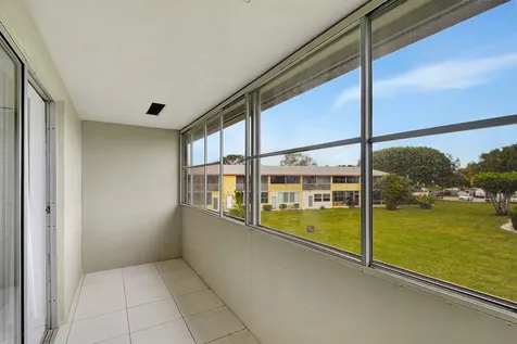 326 Camden N West Palm Beach FL 33417