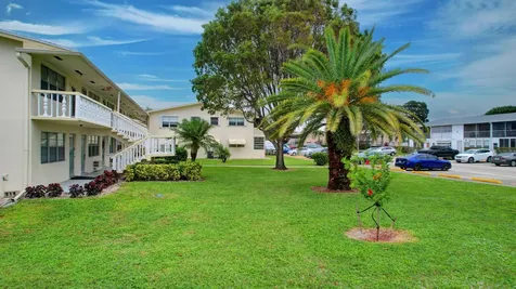 326 Camden N West Palm Beach FL 33417