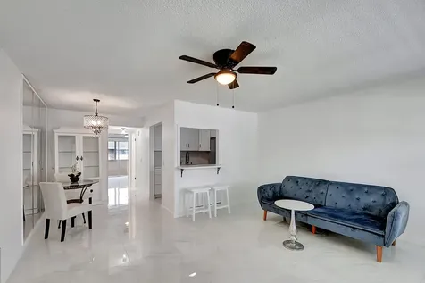 326 Camden N West Palm Beach FL 33417
