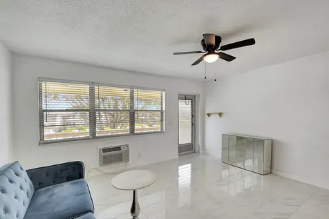 326 Camden N West Palm Beach FL 33417