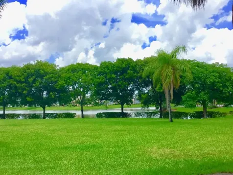 326 Camden N West Palm Beach FL 33417