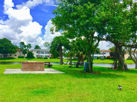 326 Camden N West Palm Beach FL 33417