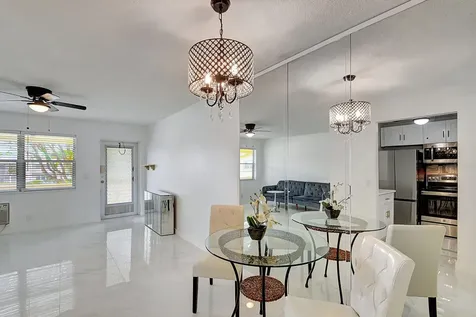 326 Camden N West Palm Beach FL 33417