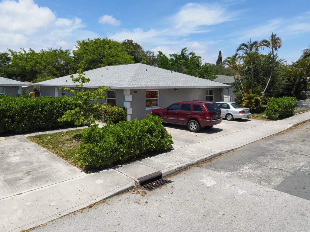 909 S N Street Lake Worth Beach FL 33460