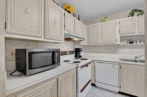 13761 Flora Place Delray Beach FL 33484