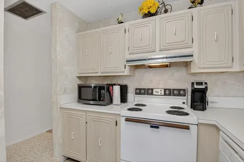 13761 Flora Place Delray Beach FL 33484