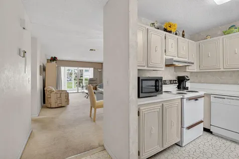 13761 Flora Place Delray Beach FL 33484