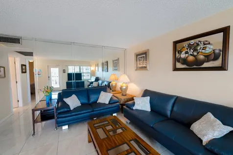 360 Grantham E Deerfield Beach FL 33442