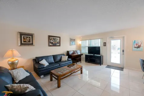360 Grantham E Deerfield Beach FL 33442