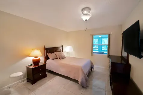 360 Grantham E Deerfield Beach FL 33442