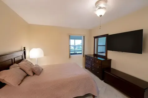 360 Grantham E Deerfield Beach FL 33442