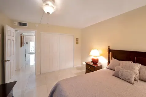 360 Grantham E Deerfield Beach FL 33442