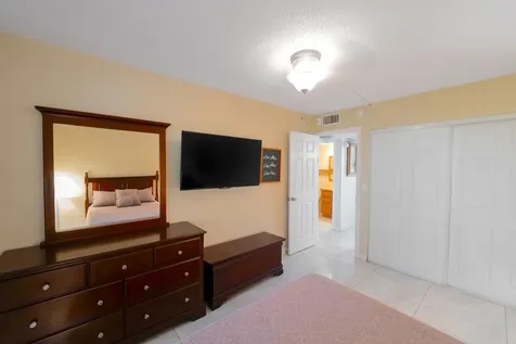 360 Grantham E Deerfield Beach FL 33442