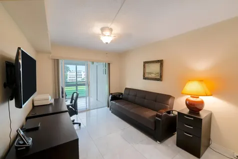 360 Grantham E Deerfield Beach FL 33442