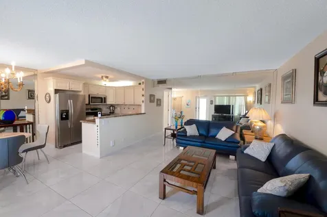 360 Grantham E Deerfield Beach FL 33442