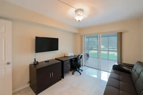 360 Grantham E Deerfield Beach FL 33442
