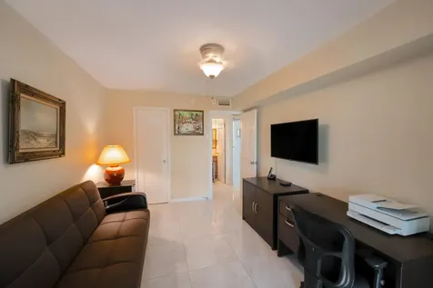 360 Grantham E Deerfield Beach FL 33442