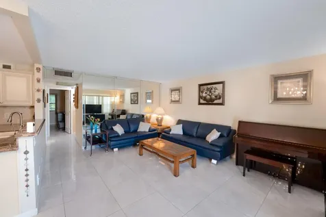360 Grantham E Deerfield Beach FL 33442