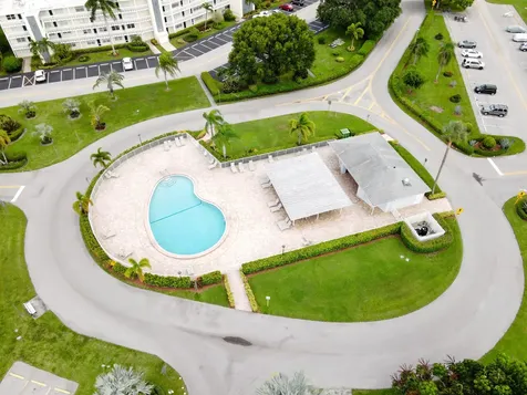 360 Grantham E Deerfield Beach FL 33442