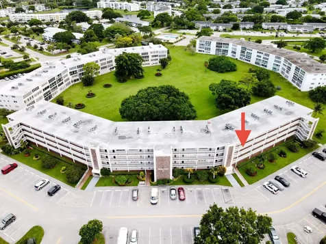 360 Grantham E Deerfield Beach FL 33442