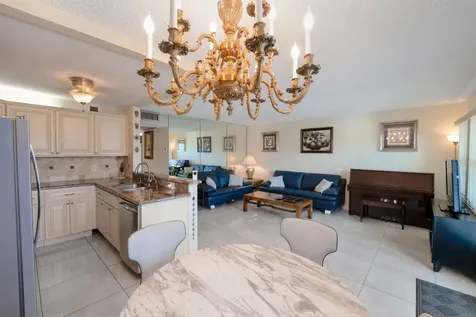 360 Grantham E Deerfield Beach FL 33442