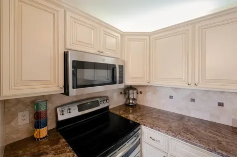 360 Grantham E Deerfield Beach FL 33442