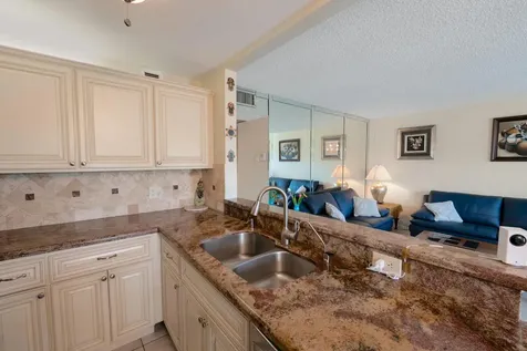 360 Grantham E Deerfield Beach FL 33442