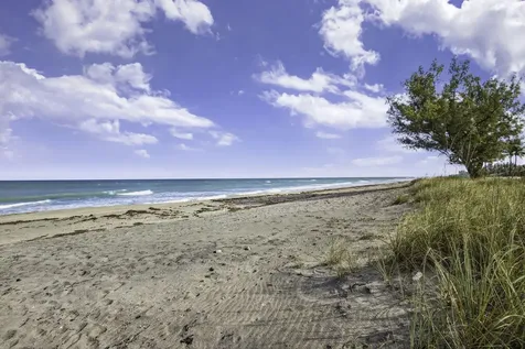 77 N Beach Road Jupiter Island FL 33455
