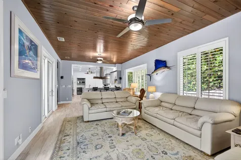 77 N Beach Road Jupiter Island FL 33455