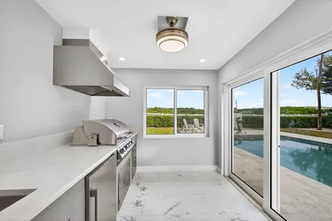 77 N Beach Road Jupiter Island FL 33455