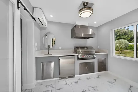 77 N Beach Road Jupiter Island FL 33455