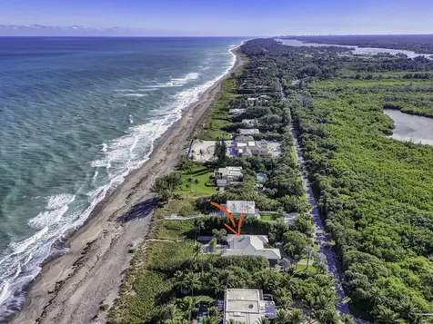 77 N Beach Road Jupiter Island FL 33455