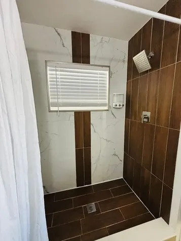 2010 Ne 1st Avenue Pompano Beach FL 33060