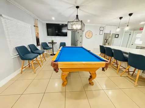 2010 Ne 1st Avenue Pompano Beach FL 33060