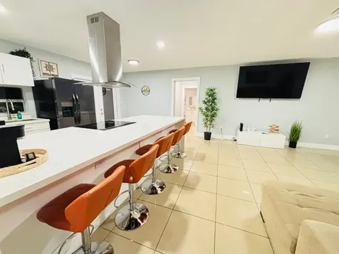 2010 Ne 1st Avenue Pompano Beach FL 33060