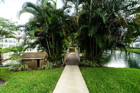 5161 W Oakland Park Boulevard Lauderdale Lakes FL 33313