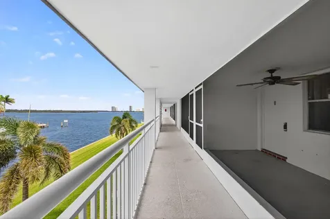 111 Shore Court North Palm Beach FL 33408