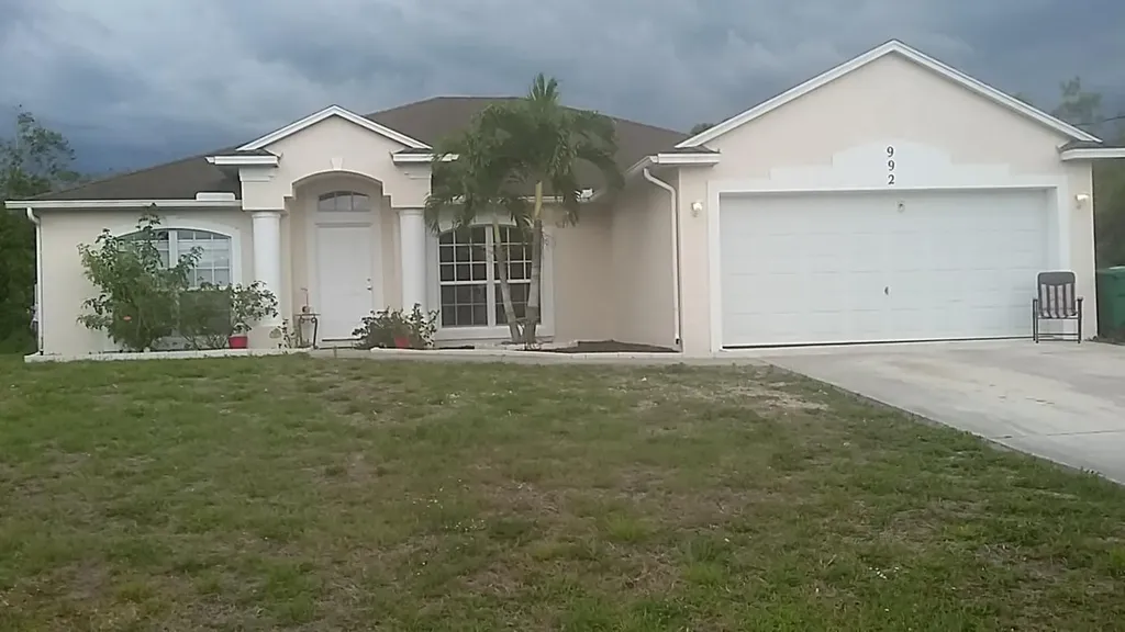992 SW Mccomkle Avenue Port Saint Lucie FL 34953