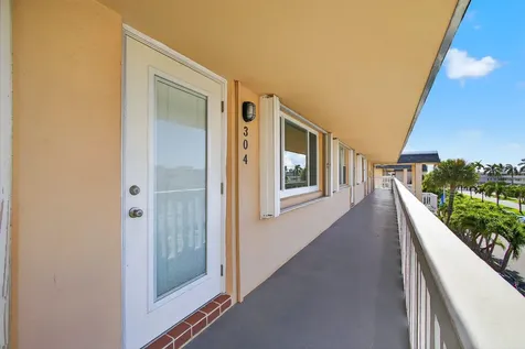 131 Doolen Court North Palm Beach FL 33408