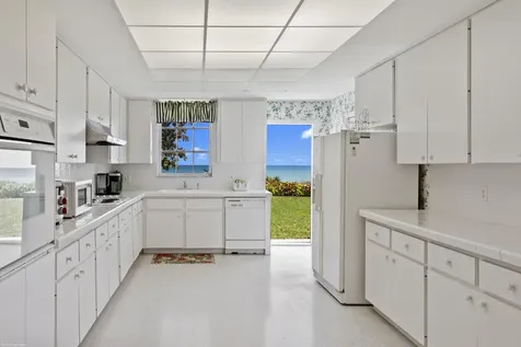 15 S Beach Road Jupiter Island FL 33455
