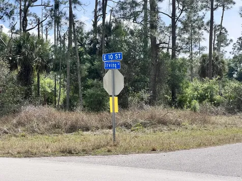 4206 E 10th Street Lehigh Acres FL 33972