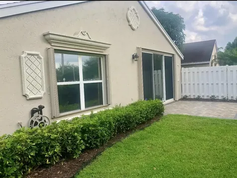 1708 Sawgrass Circle Greenacres FL 33413